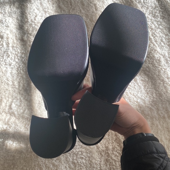 NWT Platform closed toed satin heels - Picture 6 of 6